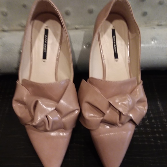 Zara Shoes - Zara Blush / Nude Colored Flats with Bow Detail